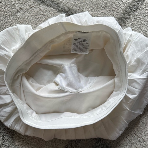 NIKE COURT VICTORY TENNIS PLEATED SKORT  
WHITE PULL ON SKIRT WITH SHORTS SMALL - Picture 10 of 11